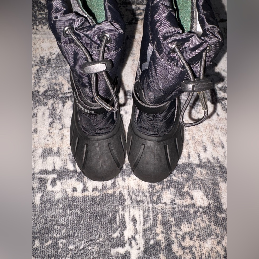 Sorel boys boots size 13